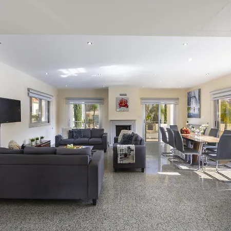 Theodora 1 וילה פרוטאראס