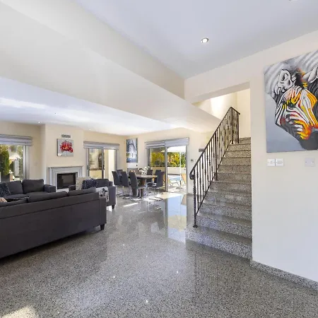 וילה Theodora 1 *